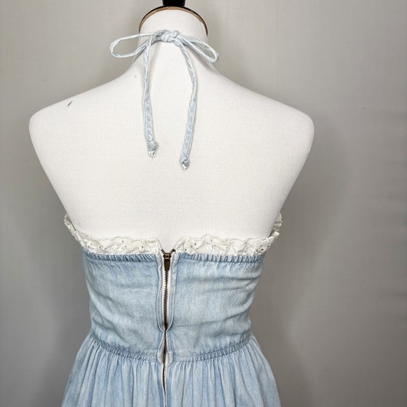 70s Denim Halter Dress Size S Light Wash Eyelet Lace Trim Pockets Milk Maid - Picture 10 of 14